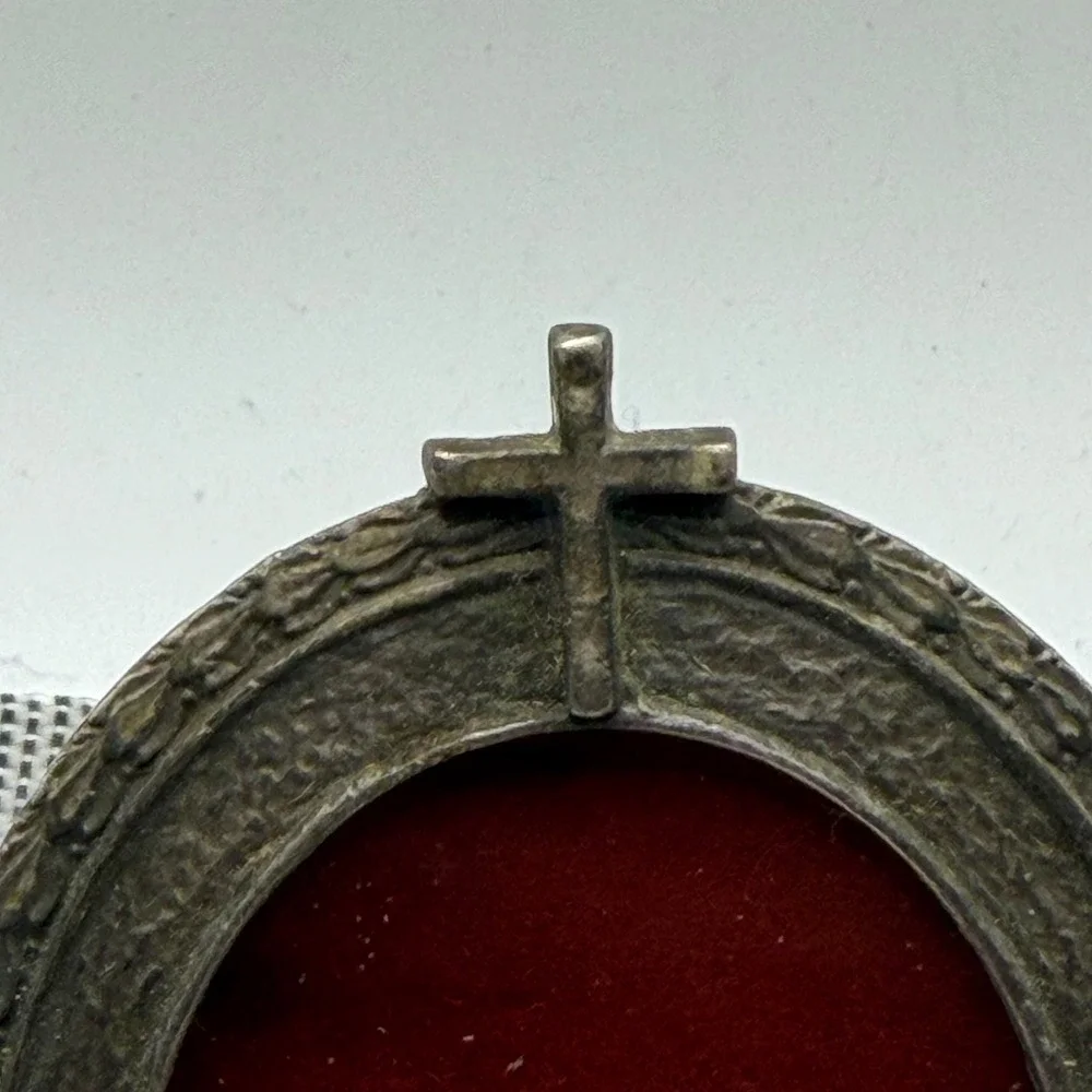 Vintage Religious Oval Picture Frame Cross Kneeling Boy Pewter Tone Metal 3.25in